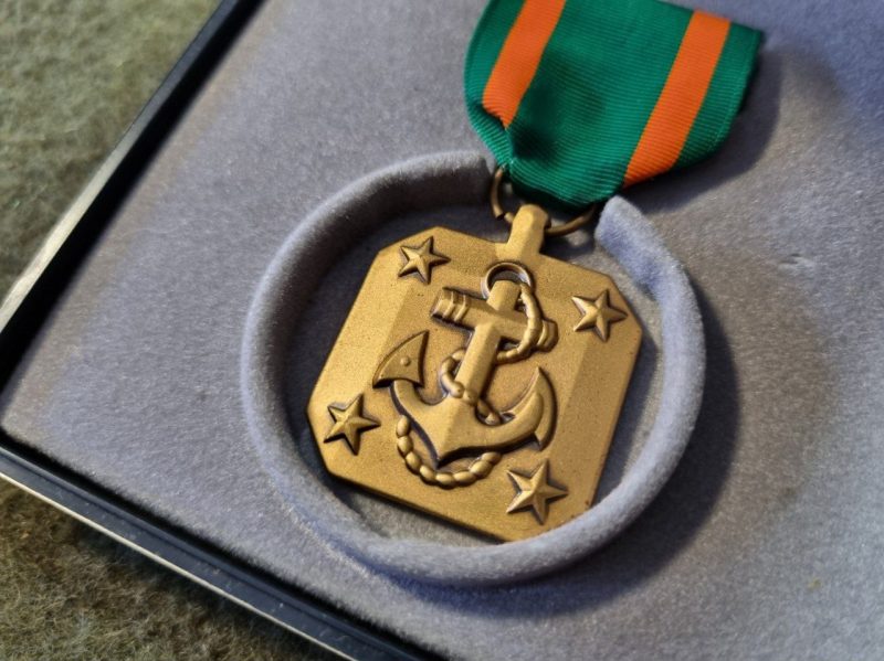 USA - Medalha Navy and Marine Achievment Medal com Case - Image 2