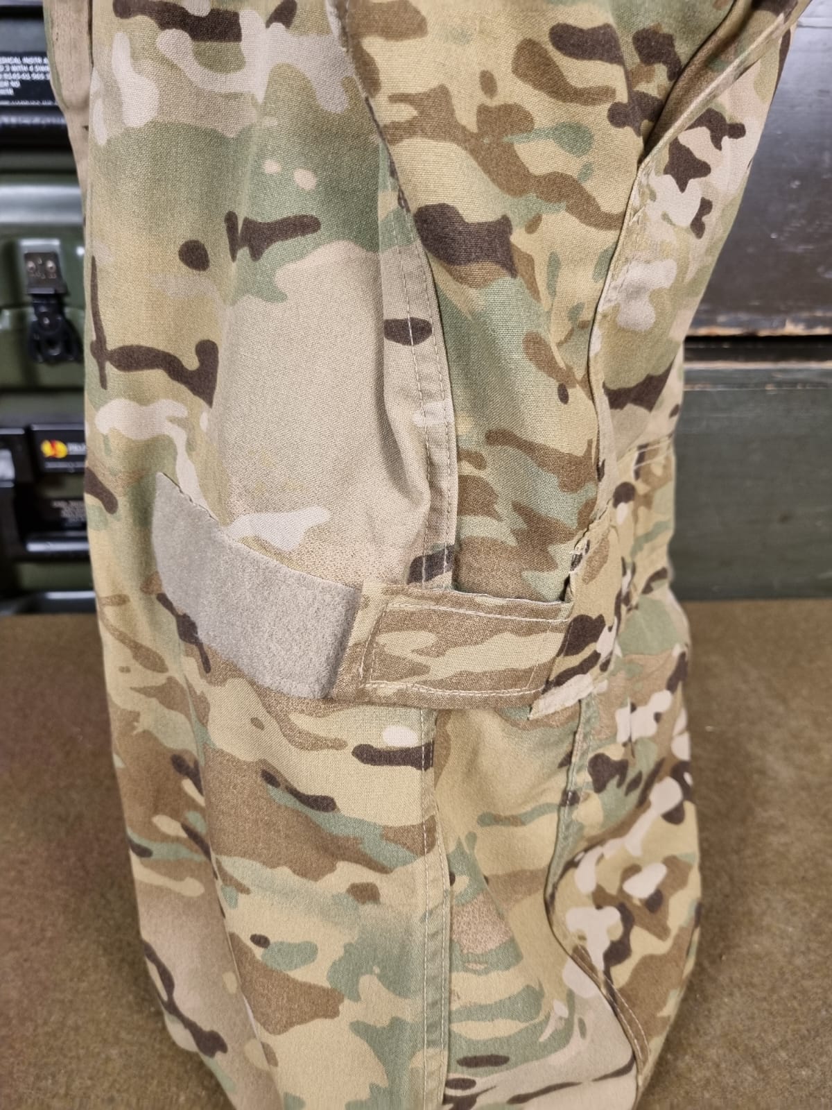 USA -GANDOLA DE PILOTO AVIAÇÃO DO EXÉRCITO A2CU MULTICAM - Imagem 6