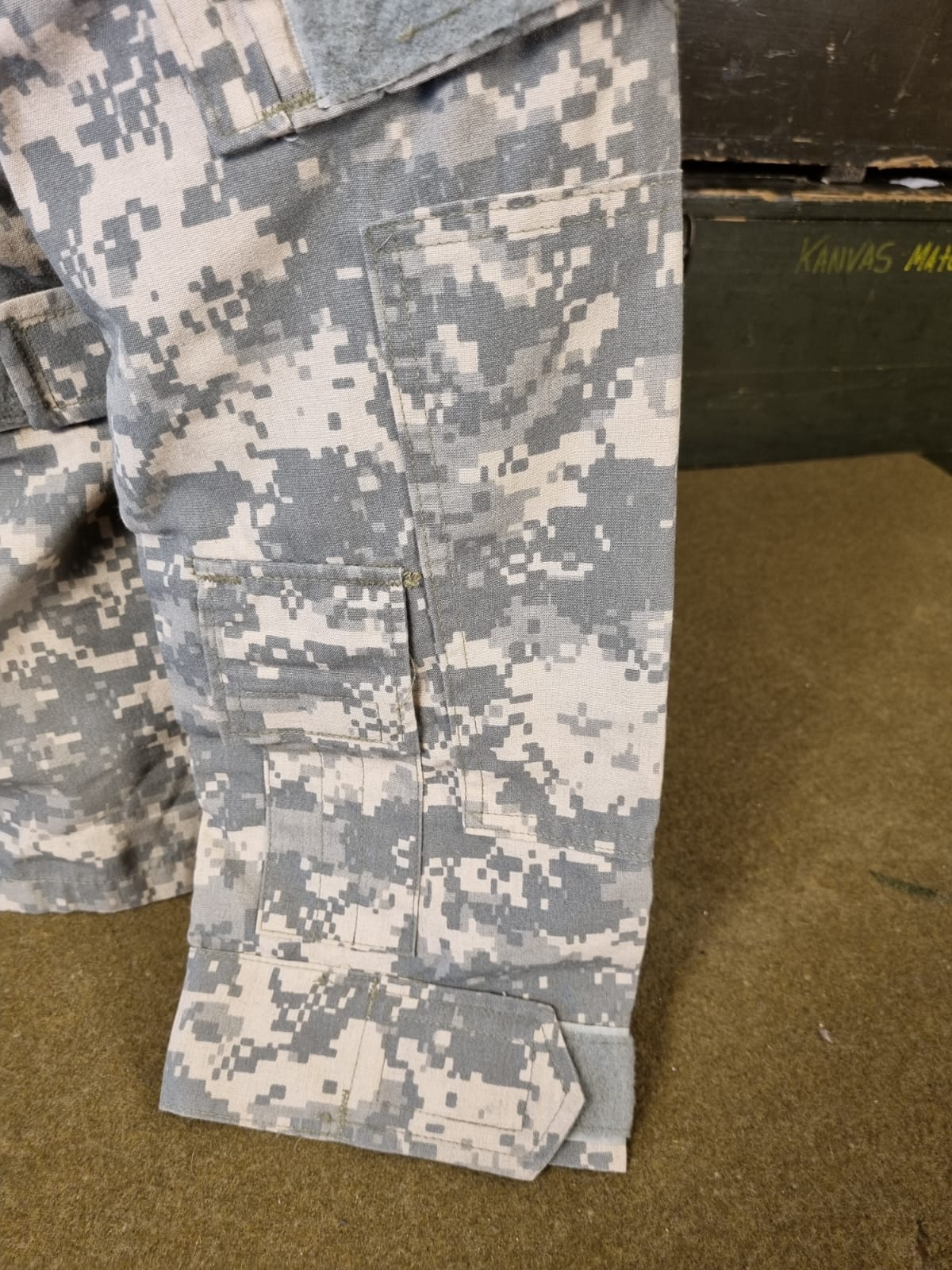 USA -GANDOLA DE PILOTO AVIAÇÃO DO EXÉRCITO A2CU UCP - Imagem 5