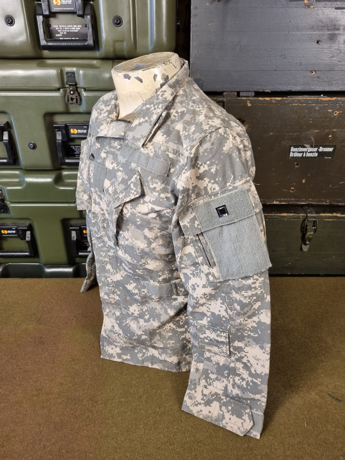 USA -GANDOLA DE PILOTO AVIAÇÃO DO EXÉRCITO A2CU UCP - Imagem 3