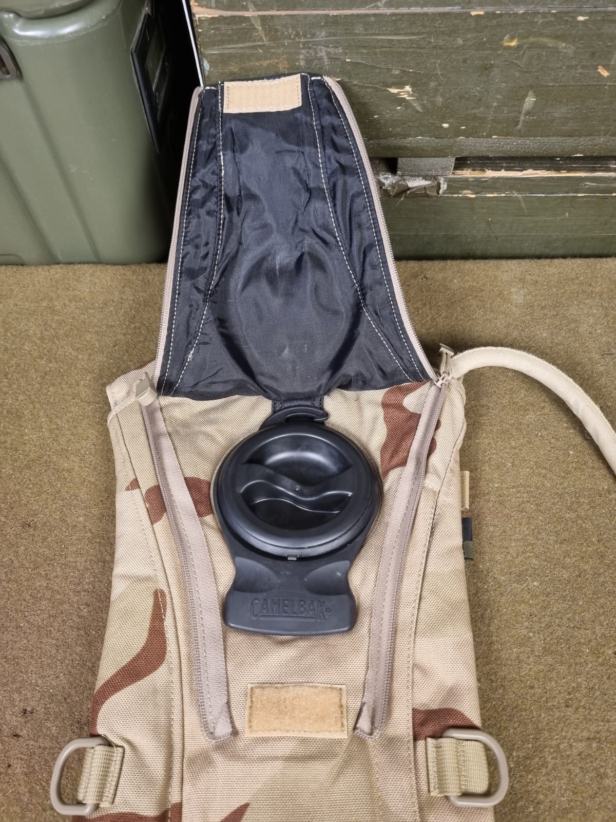 USA CAMELBAK DESERT 3 COLOR THERMOBAK 3l - Imagem 8