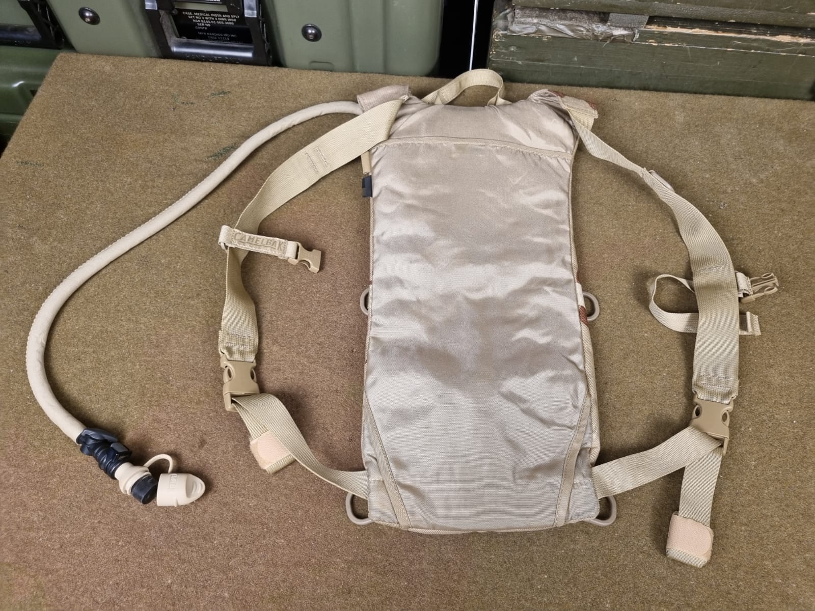 USA CAMELBAK DESERT 3 COLOR THERMOBAK 3l - Imagem 5