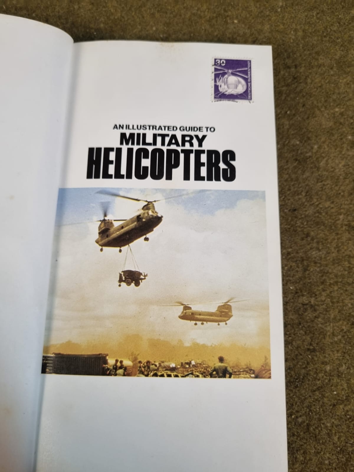 GBR LIVRO MILITARY HELICOPTERS SALAMANDER BOOKS - Imagem 12