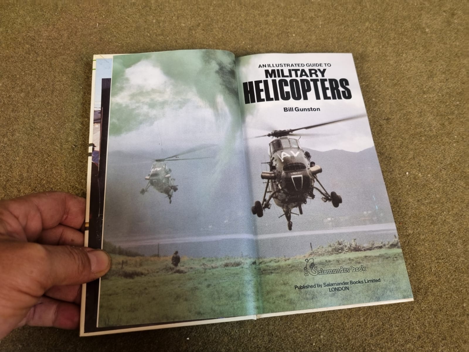 GBR LIVRO MILITARY HELICOPTERS SALAMANDER BOOKS - Imagem 10