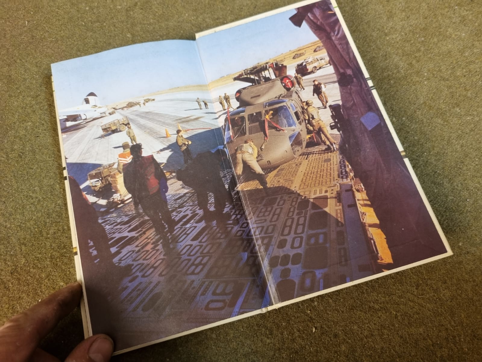 GBR LIVRO MILITARY HELICOPTERS SALAMANDER BOOKS - Imagem 3